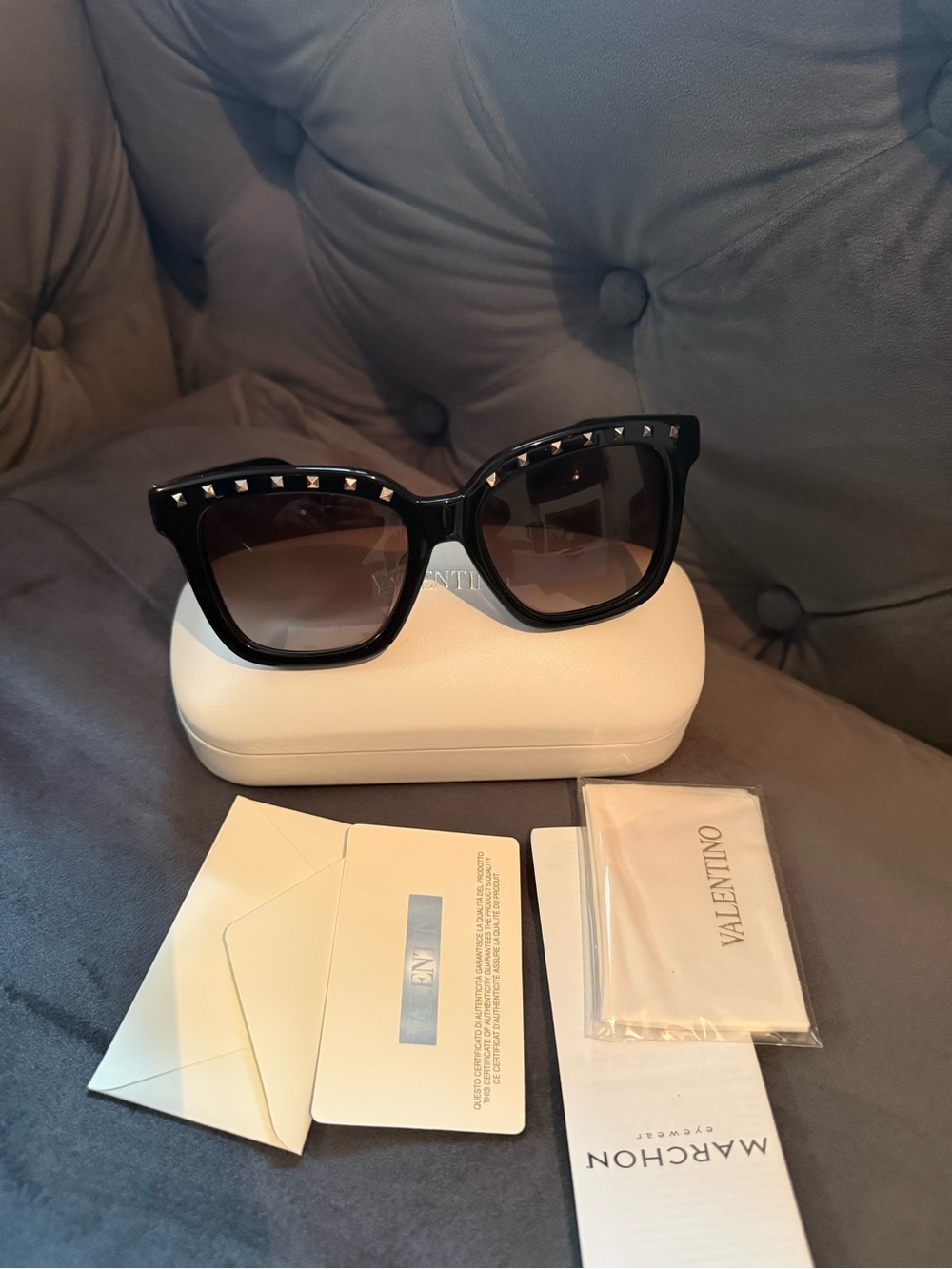 Valentino Sunglasses 001 Black V660SA 56-19-135 White Case Cleaning Cloth